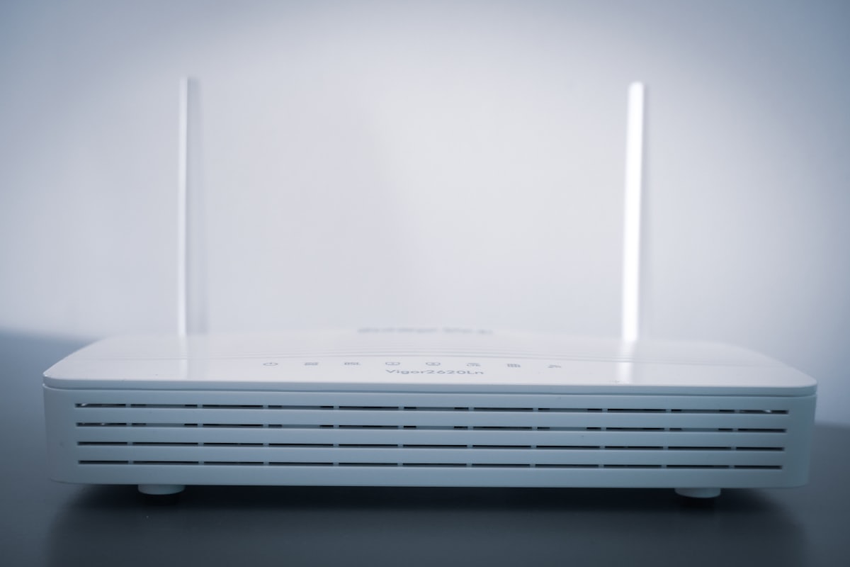 棚に置いたWi-Fiルーターのイメージ